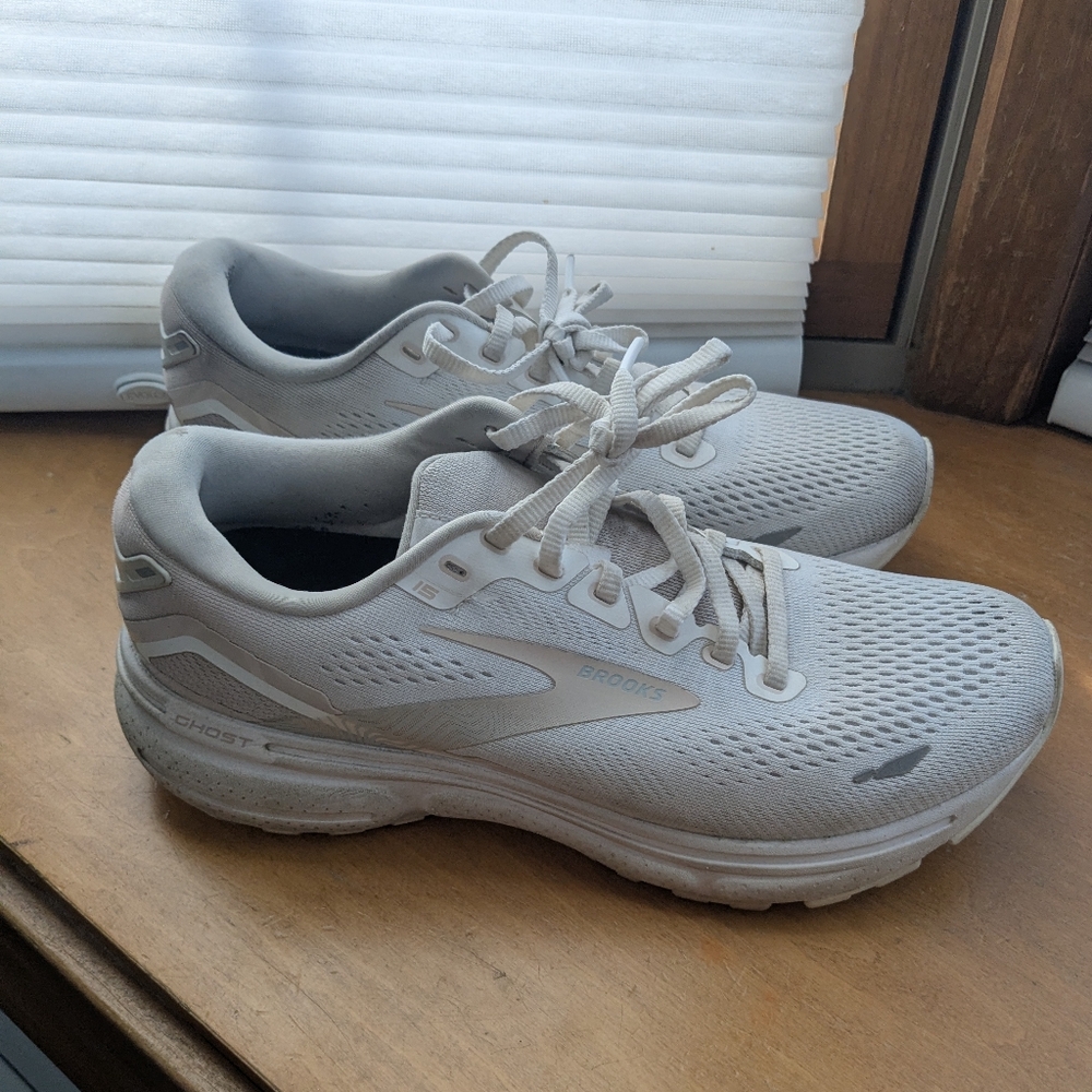 Brooks Ghost 15 Women's Running Shoes Size 8.5, White/Blue 1203801B189, Preowned